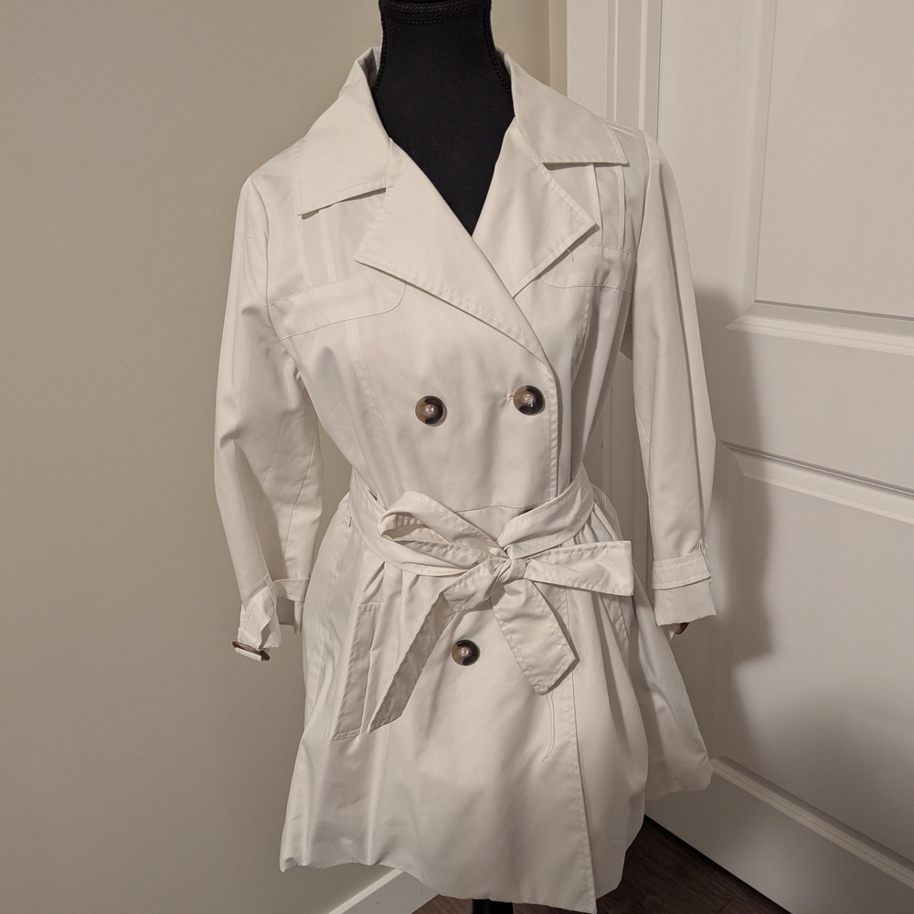 Elegant White Double-Breasted Women's Spring Coat Jacket, 3/4 Sleeve, Medium